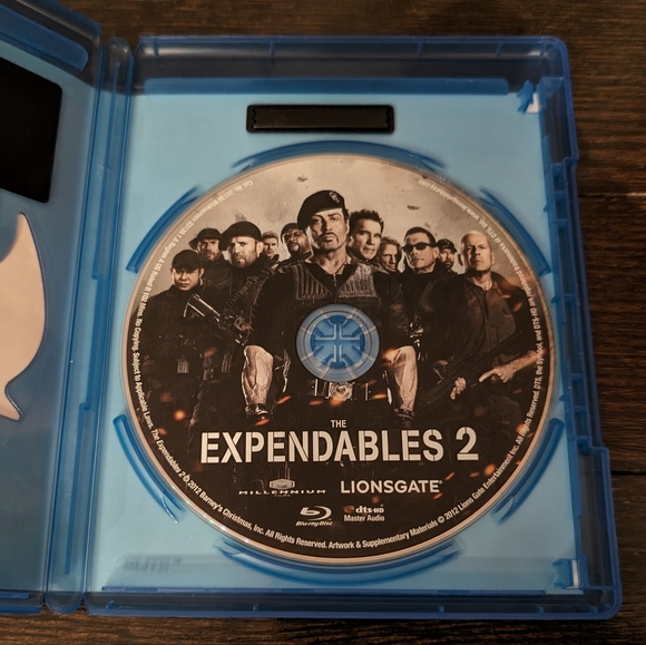 LIKE NEW Expendables 1 & 2 Blu-ray movies - Picture 5 of 11